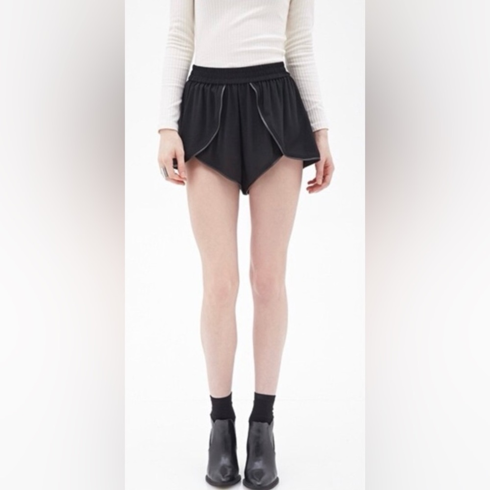 Forever 21 Black Faux Leather Trim Tulip Flowy Shorts in Small